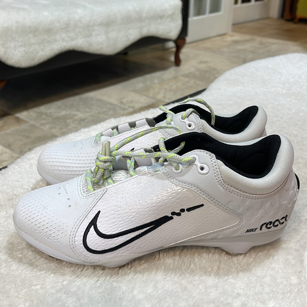 Nike Women's Hyperdiamond 4 Elite Metal Fastpitch Softball Cleats - Picture 7 of 10